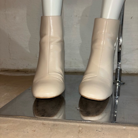 Tan heeled booties - Picture 2 of 4